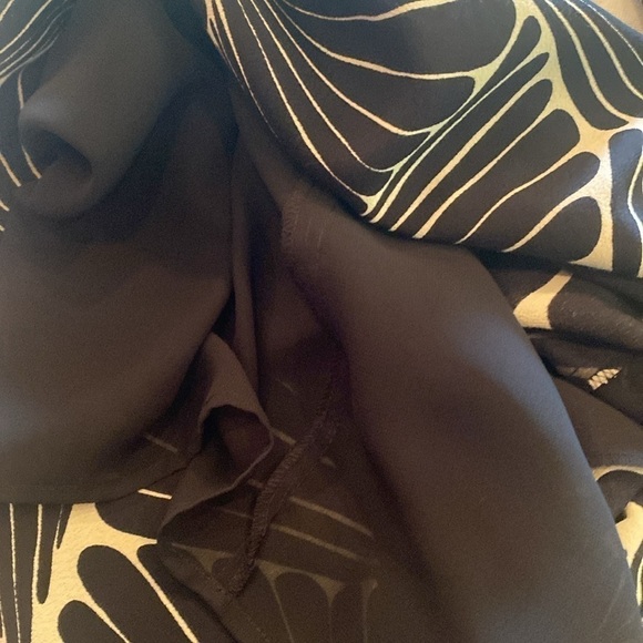 J. Crew Black and White Pocketed Shift Dress Shell motif office or party Size 6 - Picture 9 of 10